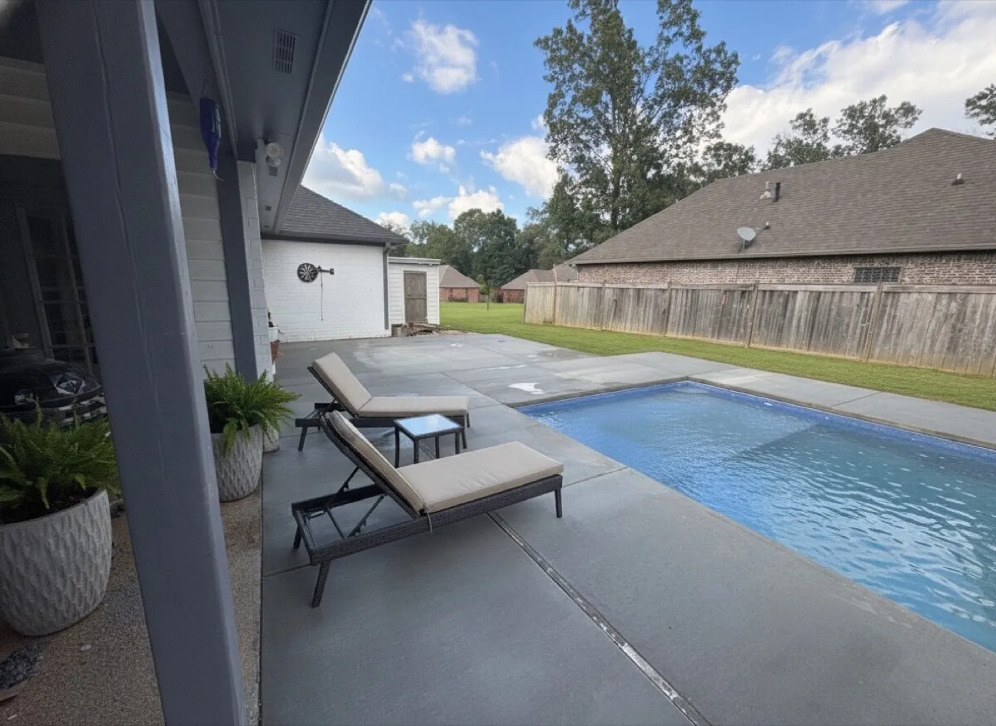 Finished inground fiberglass pool by DC Pools in central Mississippi